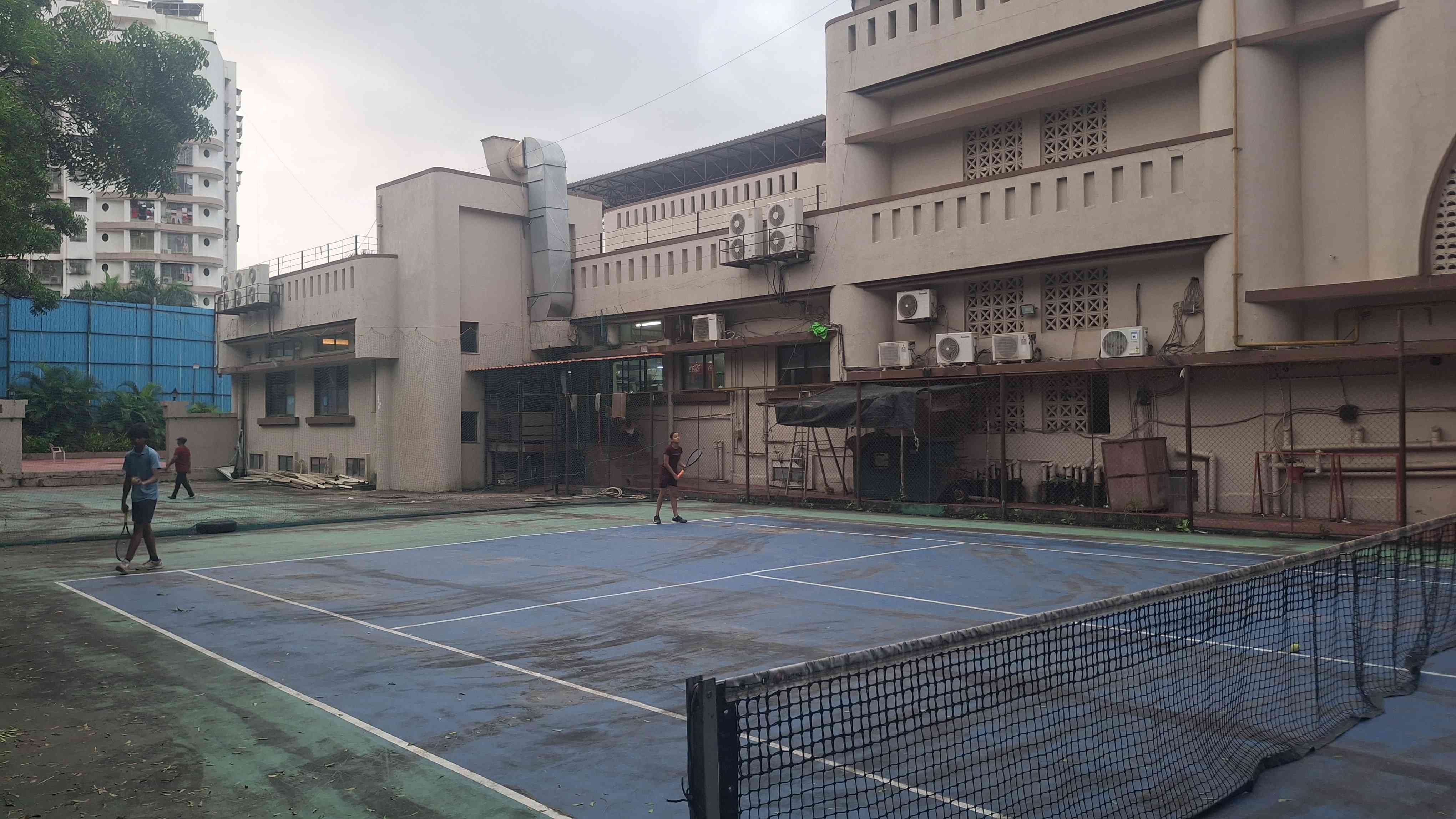 Om tennis academy